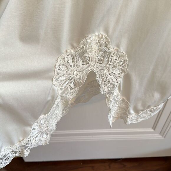 Vintage Shadowline off white nylon full slip with lace trim - Picture 5 of 9